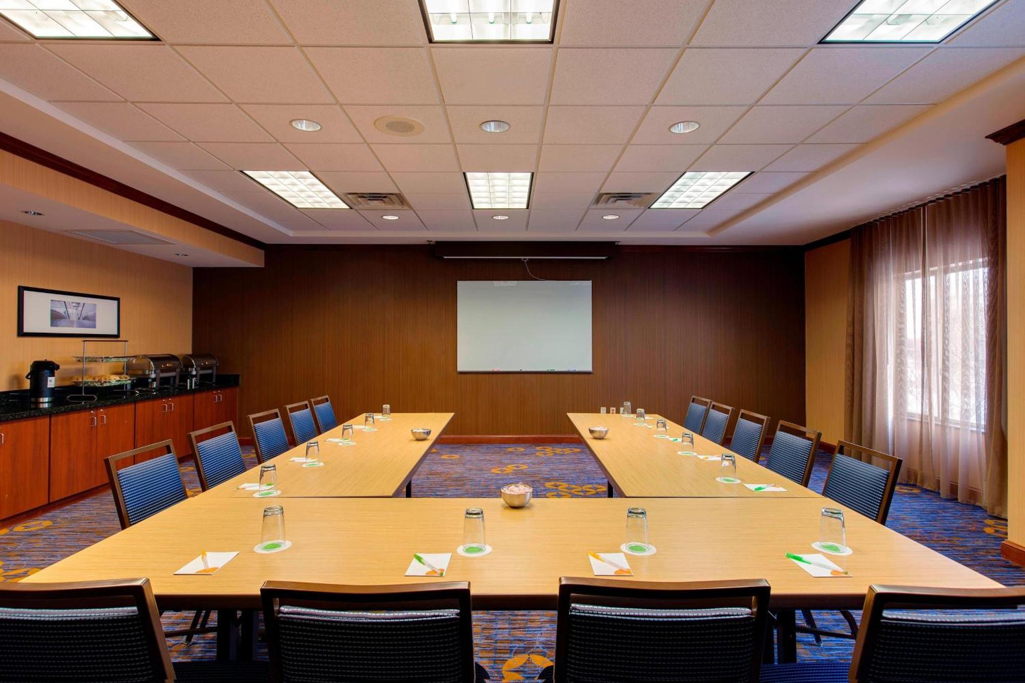 Courtyard By Marriott Chicago Schaumburg/Woodfield Mall Εξωτερικό φωτογραφία