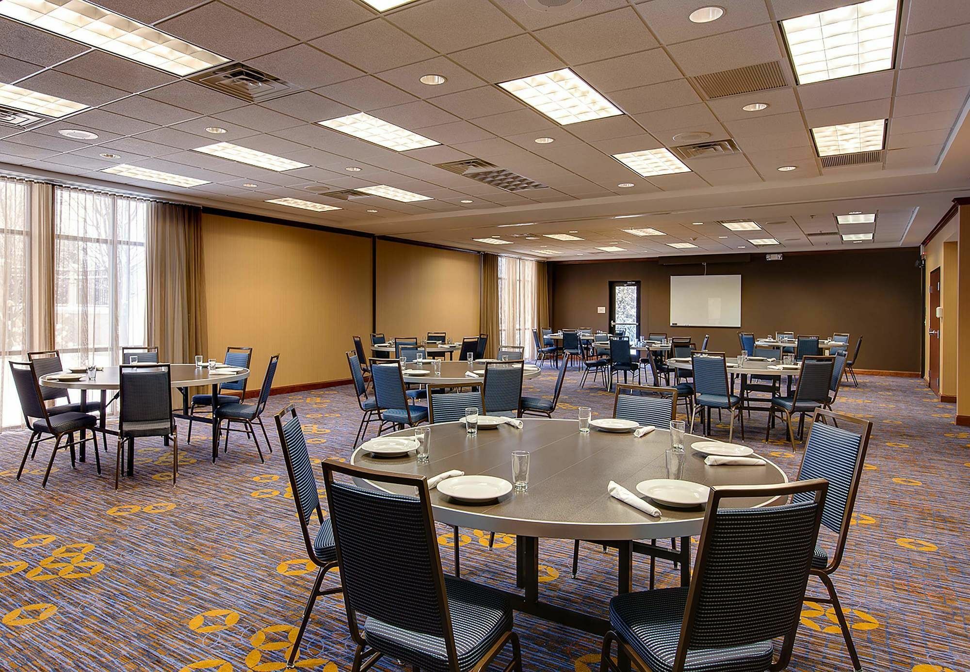 Courtyard By Marriott Chicago Schaumburg/Woodfield Mall Εξωτερικό φωτογραφία